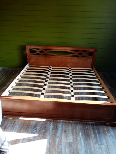 Кровать двуспальная из натурального дерева Лира, массив сосны, цвет вишня 2.